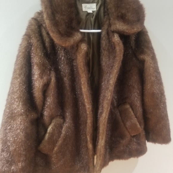 Brown faux fur coat - Picture 3 of 4